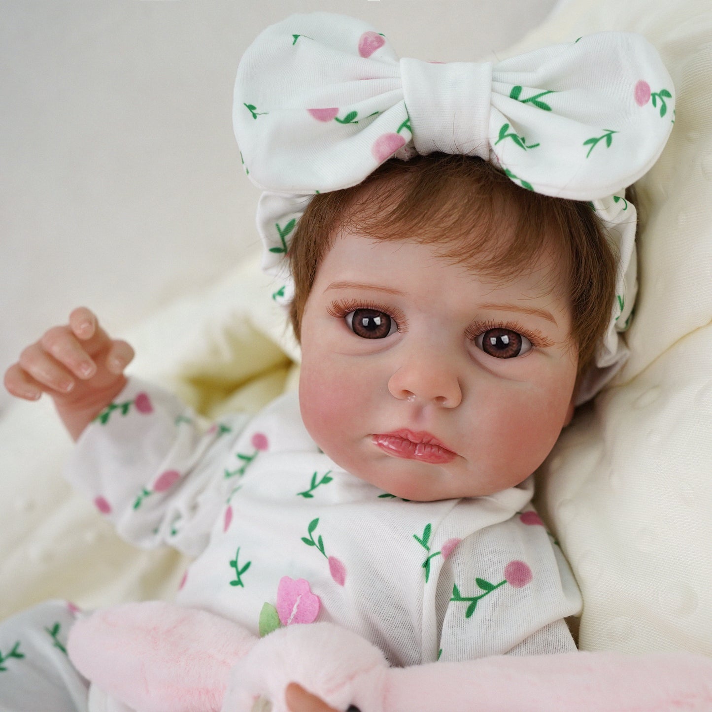 Brastoy Menina Bebê Reborn Pintada Silicone Boneca 48cm Princesa Vestido Branco OTA-IG229CS