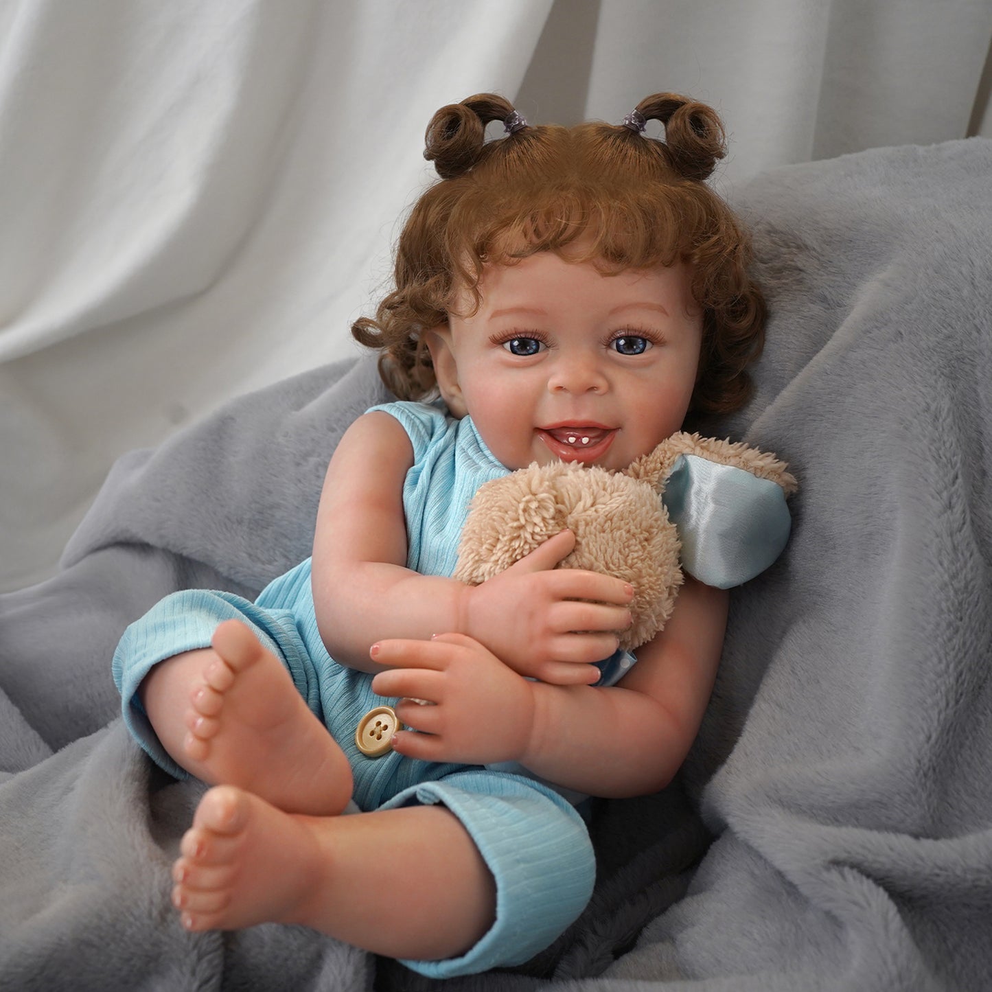 Brastoy Pintada Boneca Bebê Reborn Realista De Silicone Menina 55cm Olhos Azuis OTA-IG566CS