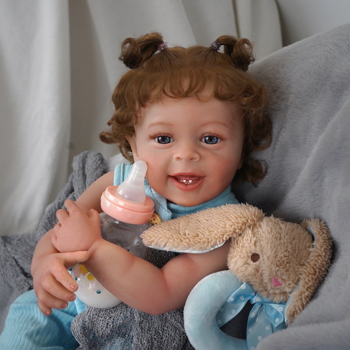 Brastoy Pintada Boneca Bebê Reborn Realista De Silicone Menina 55cm Olhos Azuis OTA-IG566CS