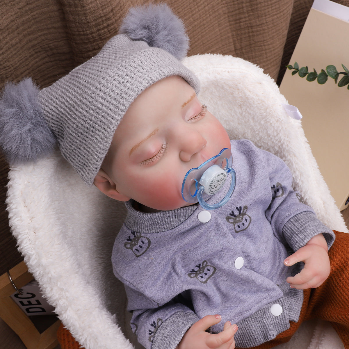 Brastoy Bebê Reborn Boneca 48cm Menino Silicone Pintada Realista OTA-IG576CS